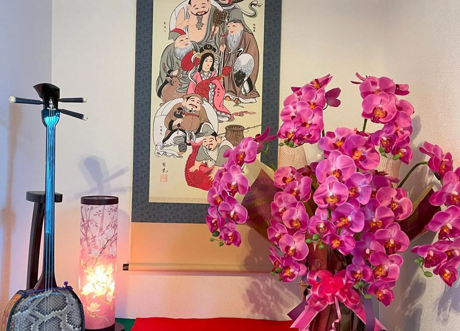 Tokyo Downtown Tatami House: Multinational TV & BBQ Corner Hotel