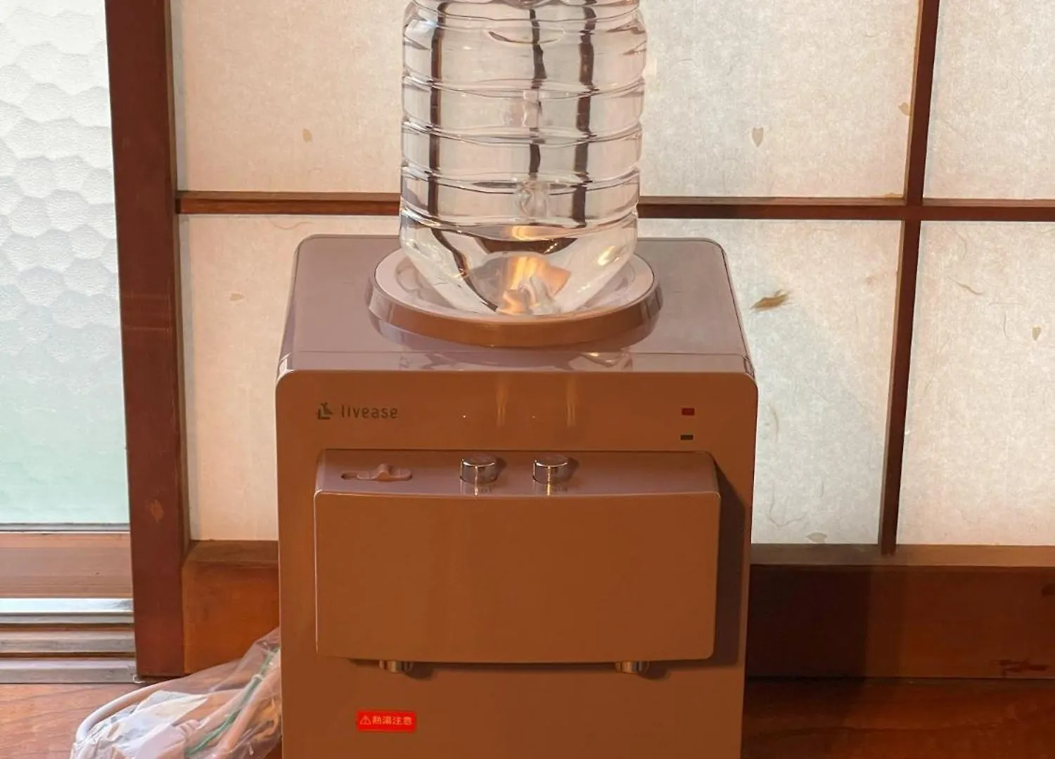Tokyo Downtown Tatami House: Multinational TV & BBQ Corner Hotel 0*,  Japan